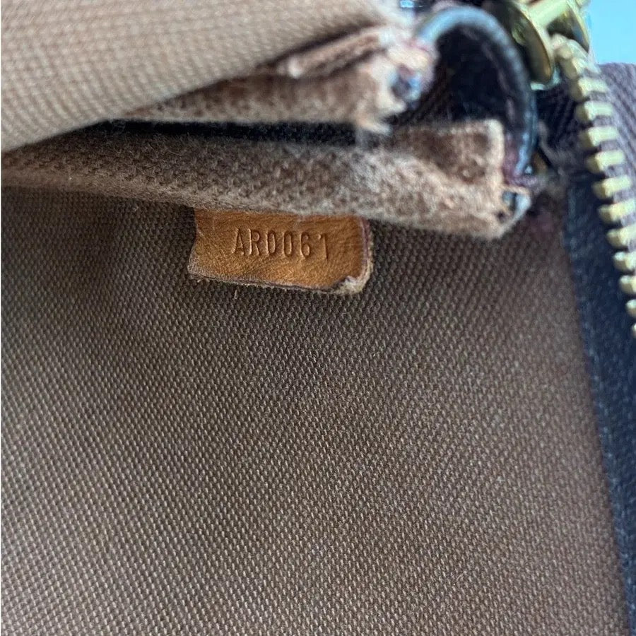 LOUIS VUITTON GRAFFITI POCHETTE